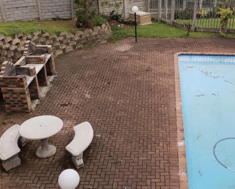 To Let 2 Bedroom Property for Rent in Margate KwaZulu-Natal