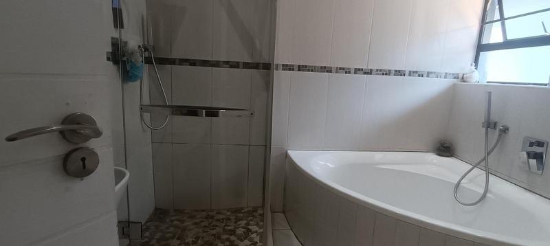 4 Bedroom Property for Sale in Uvongo KwaZulu-Natal