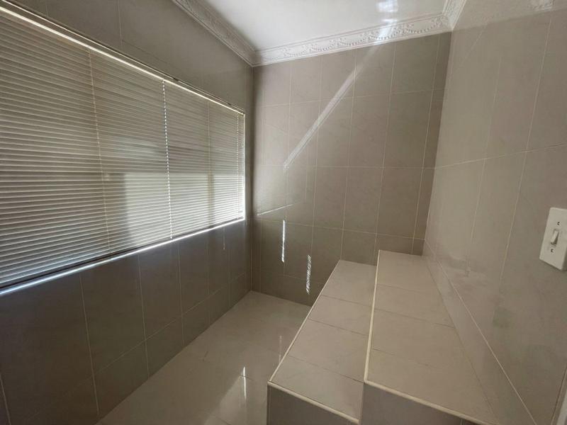 To Let 5 Bedroom Property for Rent in Herrwood Park KwaZulu-Natal