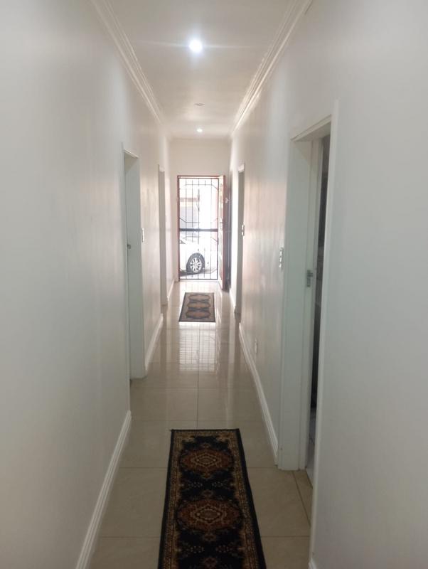 To Let 4 Bedroom Property for Rent in Kenville KwaZulu-Natal