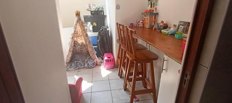 2 Bedroom Property for Sale in Uvongo Beach KwaZulu-Natal