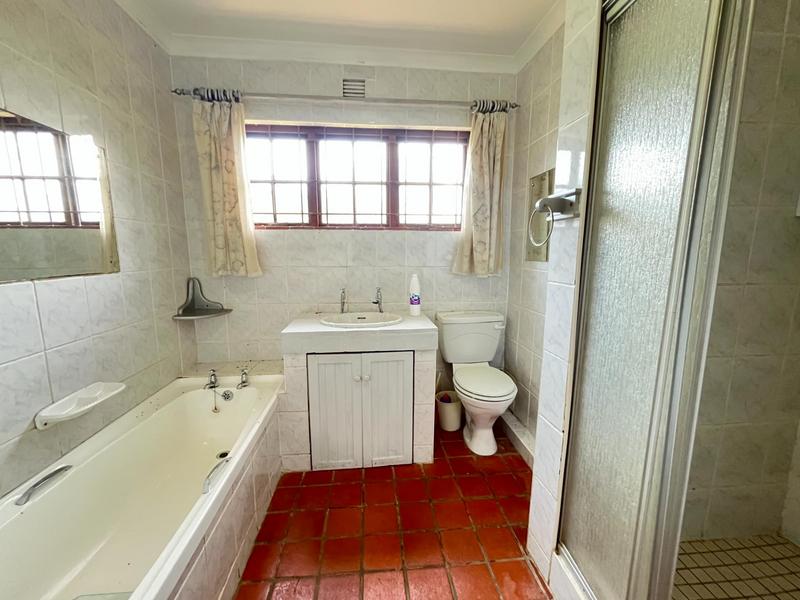 5 Bedroom Property for Sale in Port Edward KwaZulu-Natal