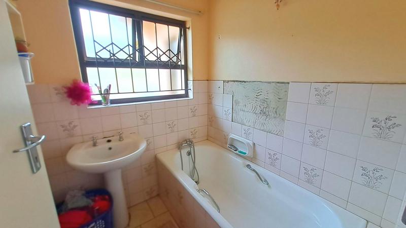 To Let 5 Bedroom Property for Rent in Doonside KwaZulu-Natal