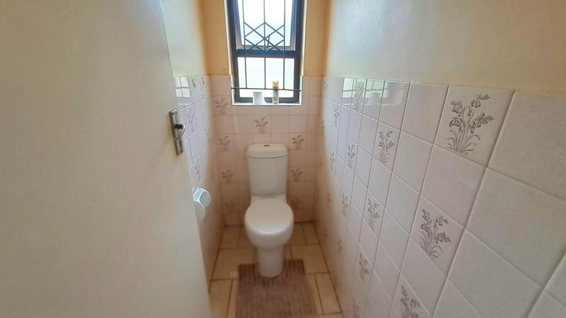 To Let 5 Bedroom Property for Rent in Doonside KwaZulu-Natal