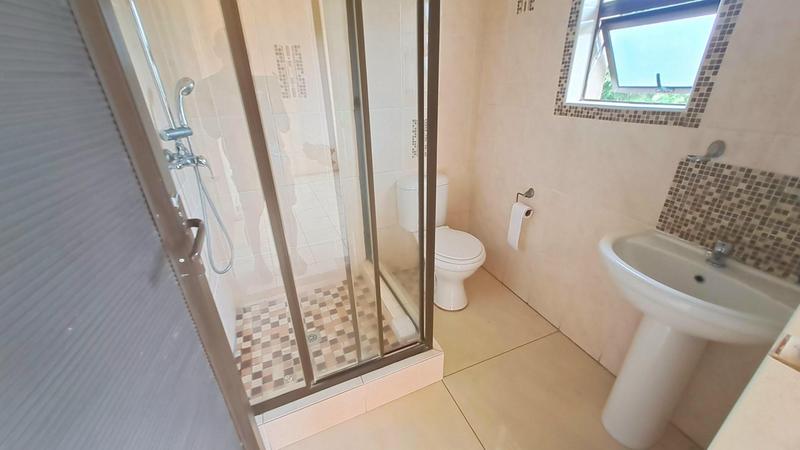 To Let 5 Bedroom Property for Rent in Doonside KwaZulu-Natal