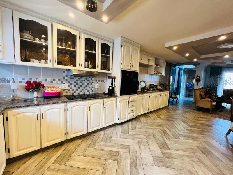 4 Bedroom Property for Sale in Castle Hill KwaZulu-Natal