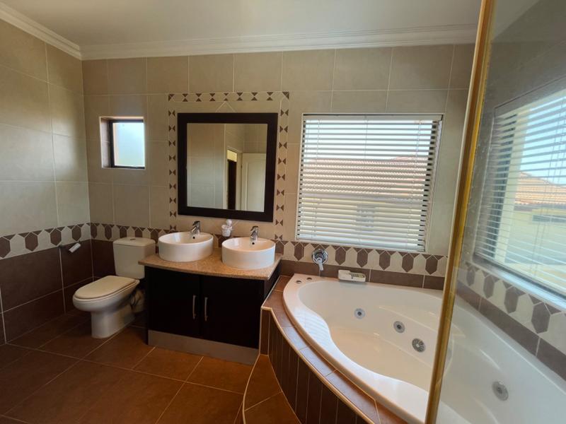 4 Bedroom Property for Sale in Izinga KwaZulu-Natal