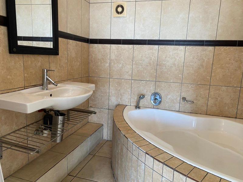 To Let 4 Bedroom Property for Rent in Umhlanga Ridge KwaZulu-Natal