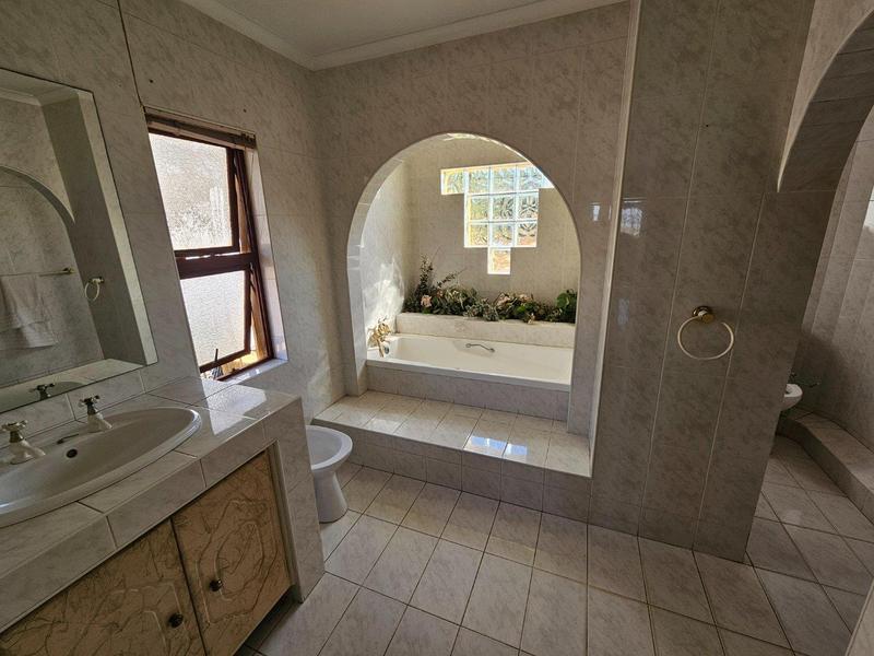 5 Bedroom Property for Sale in Umhlanga Ridge KwaZulu-Natal