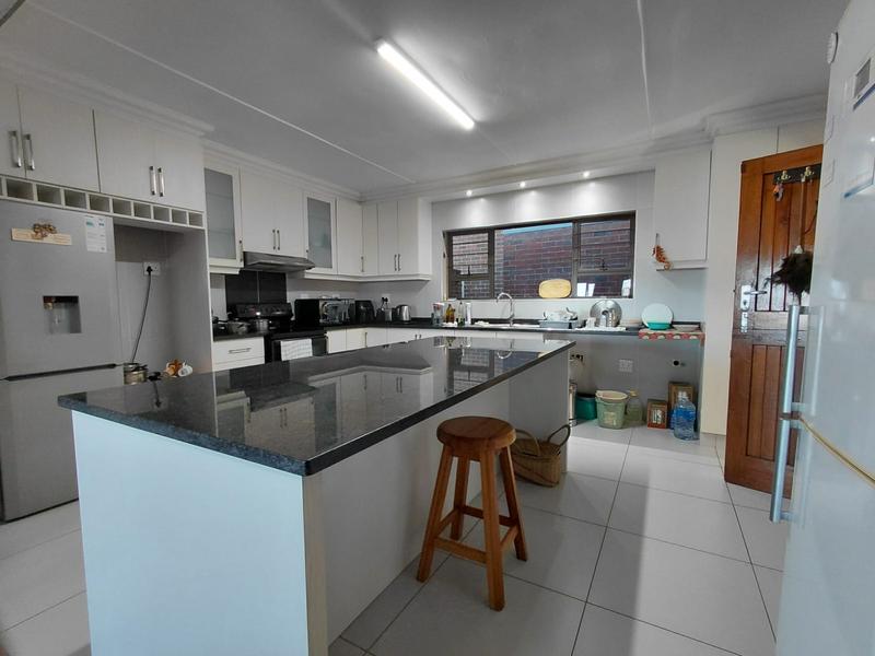 5 Bedroom Property for Sale in Umgeni Park KwaZulu-Natal