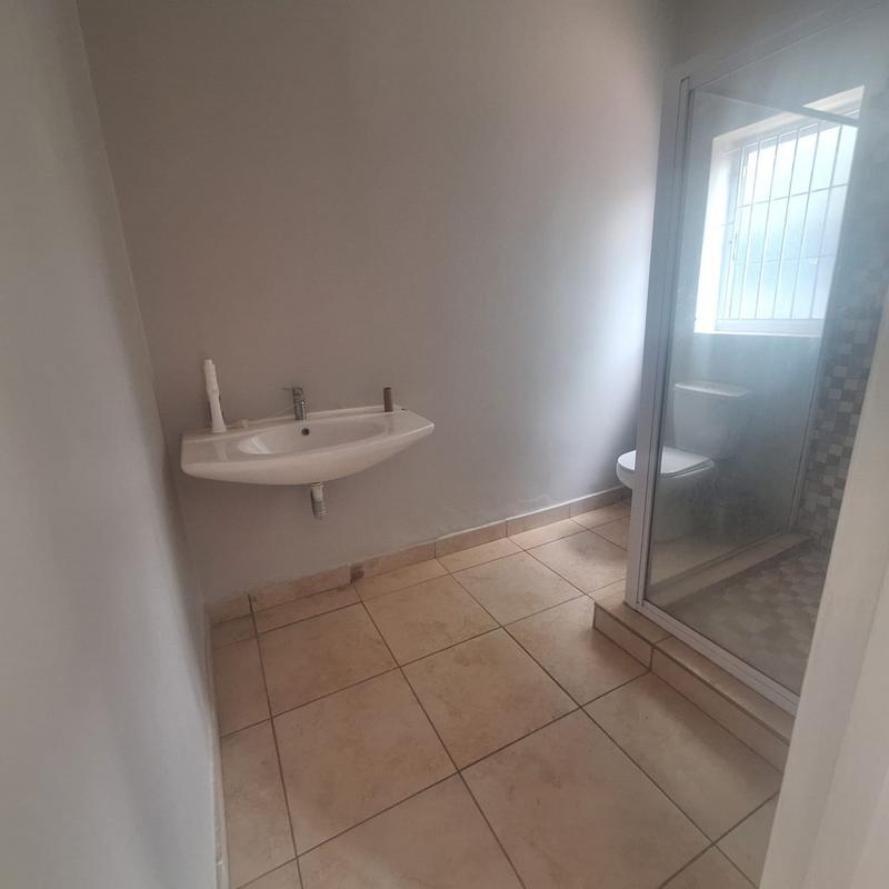 To Let 2 Bedroom Property for Rent in Essenwood KwaZulu-Natal