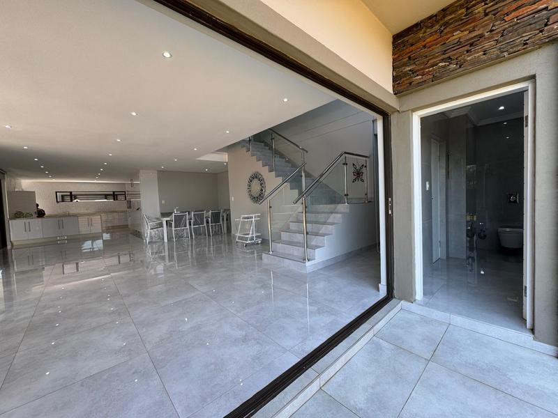 5 Bedroom Property for Sale in Umhlanga KwaZulu-Natal