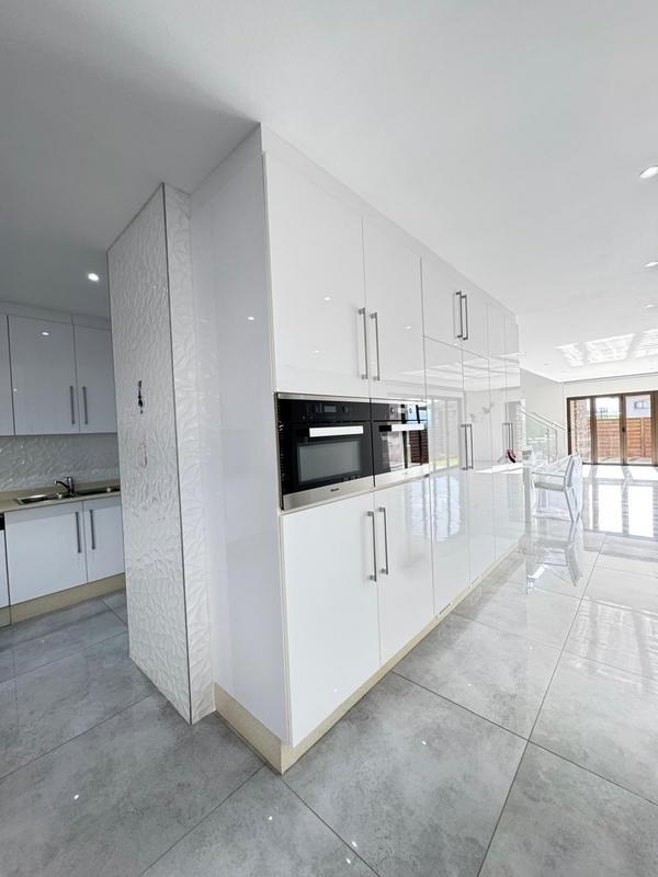 5 Bedroom Property for Sale in Umhlanga KwaZulu-Natal