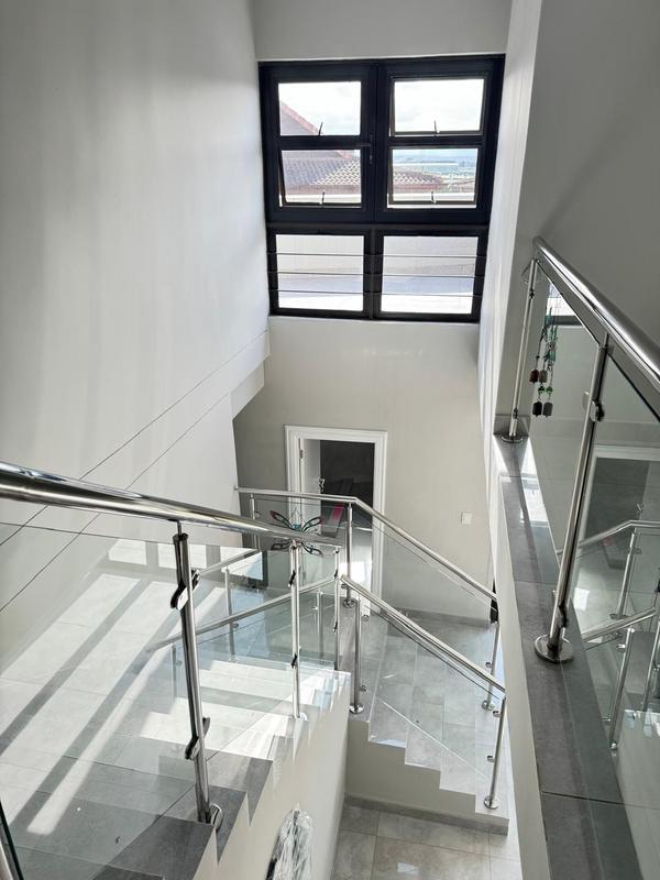 5 Bedroom Property for Sale in Umhlanga KwaZulu-Natal