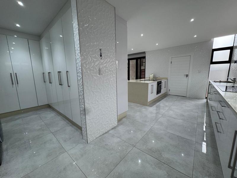 5 Bedroom Property for Sale in Umhlanga KwaZulu-Natal