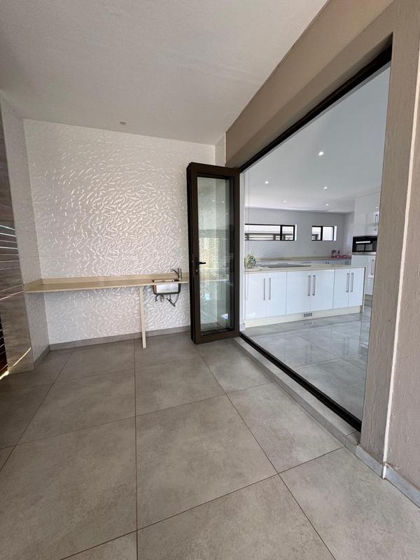 5 Bedroom Property for Sale in Umhlanga KwaZulu-Natal