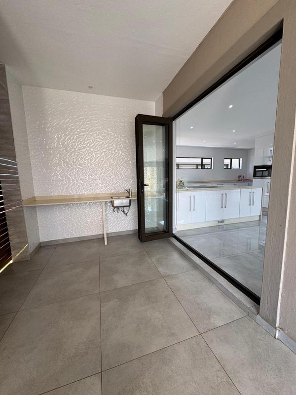 5 Bedroom Property for Sale in Umhlanga KwaZulu-Natal