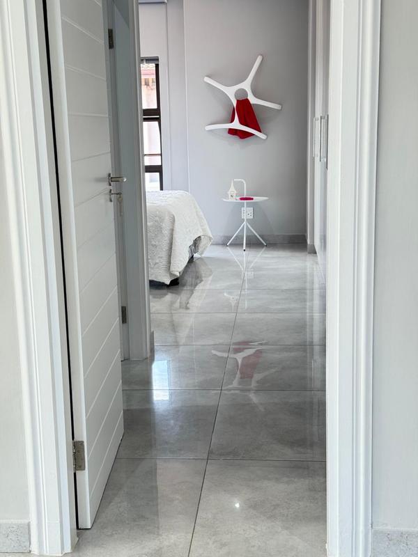 5 Bedroom Property for Sale in Umhlanga KwaZulu-Natal