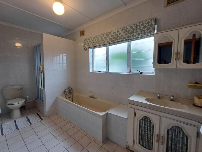 To Let 5 Bedroom Property for Rent in Durban North KwaZulu-Natal