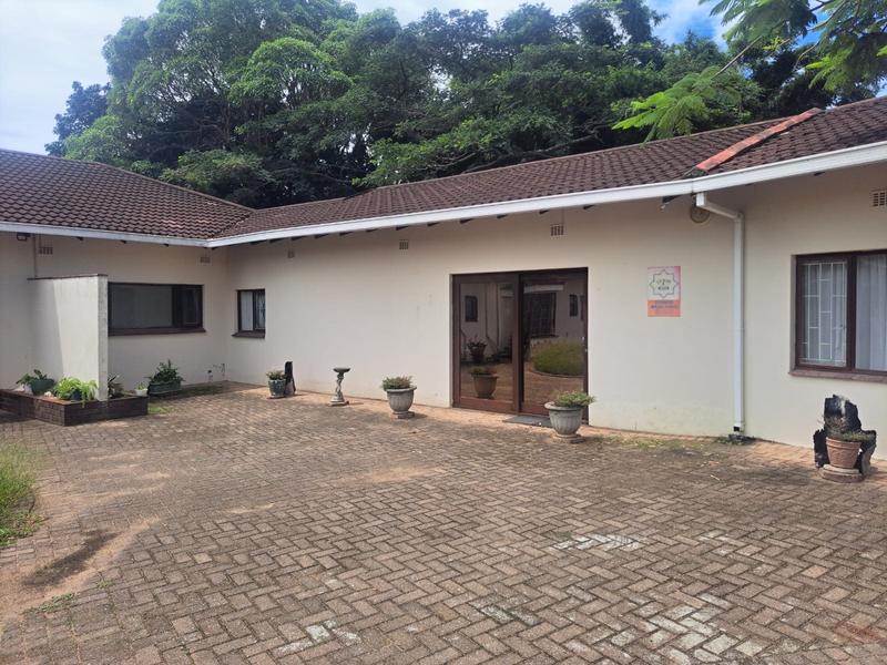 7 Bedroom Property for Sale in Umtentweni KwaZulu-Natal