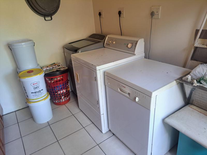 7 Bedroom Property for Sale in Umtentweni KwaZulu-Natal