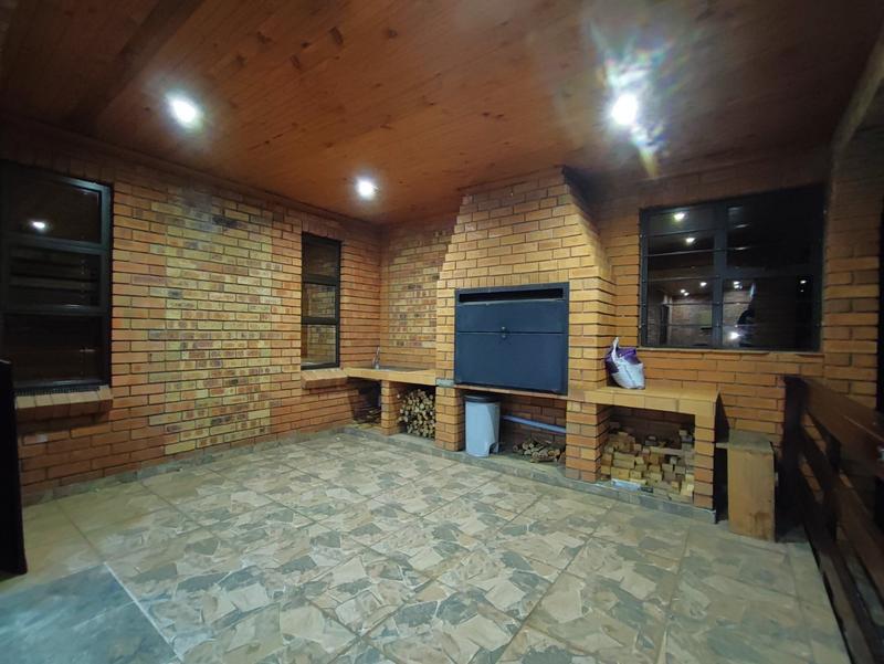 6 Bedroom Property for Sale in Kingston Park KwaZulu-Natal