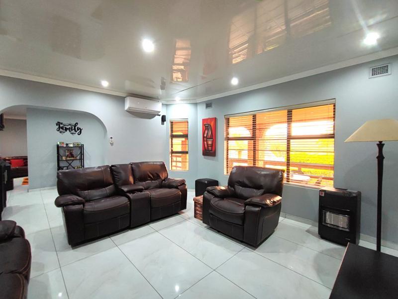 6 Bedroom Property for Sale in Kingston Park KwaZulu-Natal