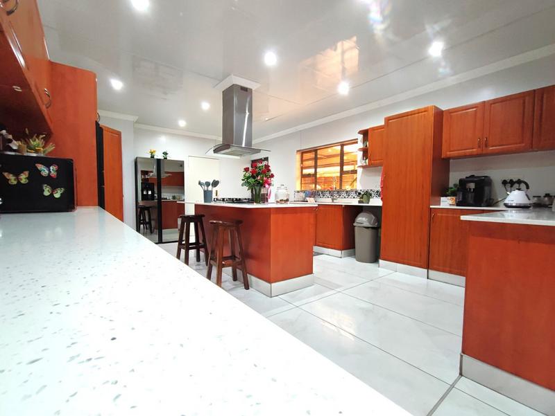 6 Bedroom Property for Sale in Kingston Park KwaZulu-Natal