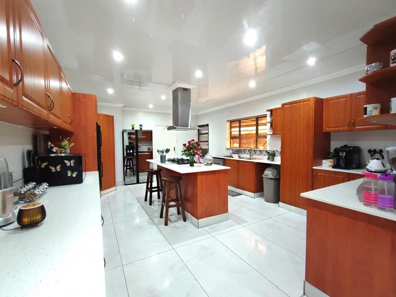 6 Bedroom Property for Sale in Kingston Park KwaZulu-Natal