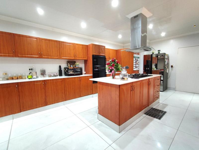 6 Bedroom Property for Sale in Kingston Park KwaZulu-Natal