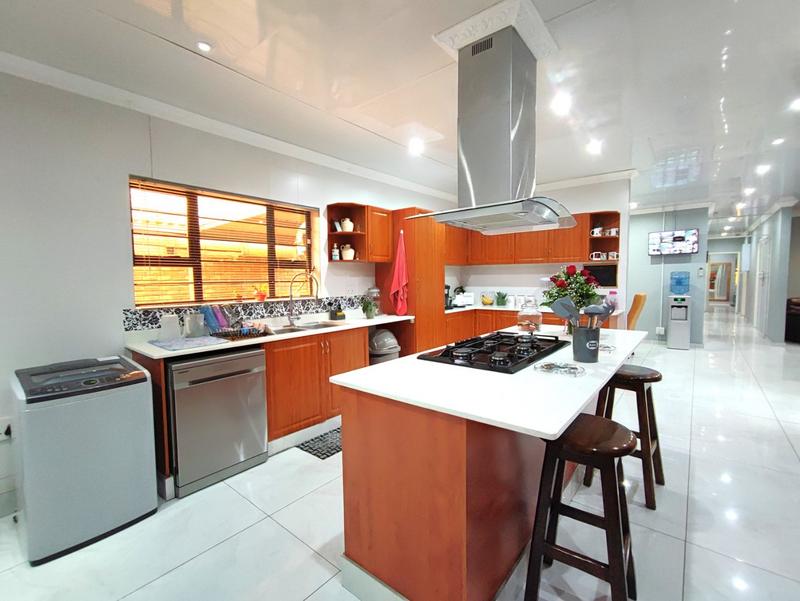 6 Bedroom Property for Sale in Kingston Park KwaZulu-Natal