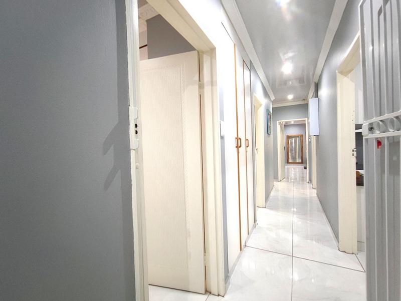 6 Bedroom Property for Sale in Kingston Park KwaZulu-Natal