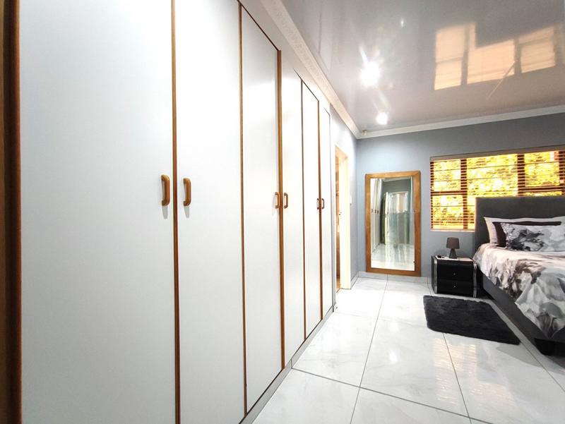 6 Bedroom Property for Sale in Kingston Park KwaZulu-Natal