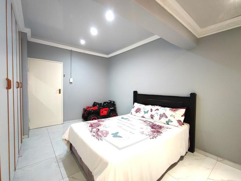 6 Bedroom Property for Sale in Kingston Park KwaZulu-Natal