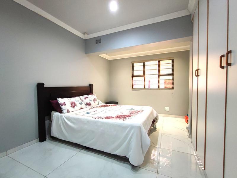 6 Bedroom Property for Sale in Kingston Park KwaZulu-Natal