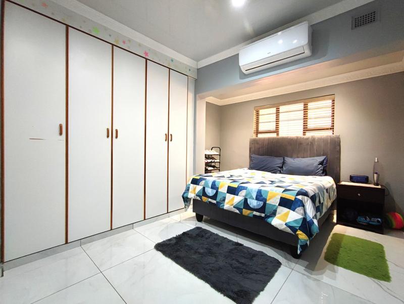 6 Bedroom Property for Sale in Kingston Park KwaZulu-Natal