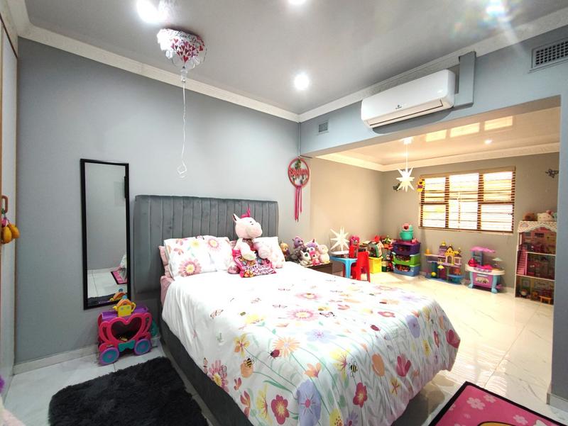 6 Bedroom Property for Sale in Kingston Park KwaZulu-Natal