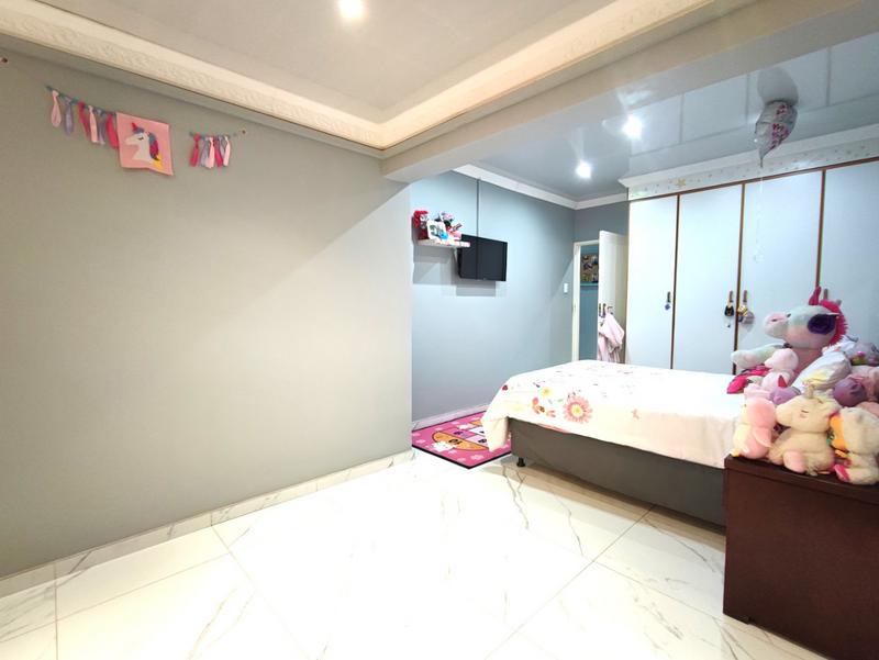 6 Bedroom Property for Sale in Kingston Park KwaZulu-Natal