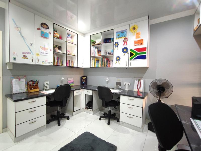 6 Bedroom Property for Sale in Kingston Park KwaZulu-Natal