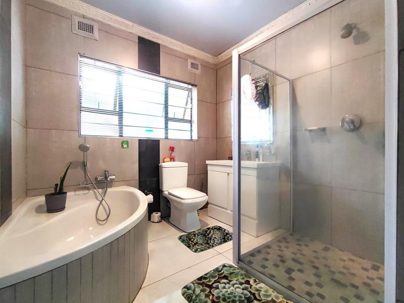 6 Bedroom Property for Sale in Kingston Park KwaZulu-Natal