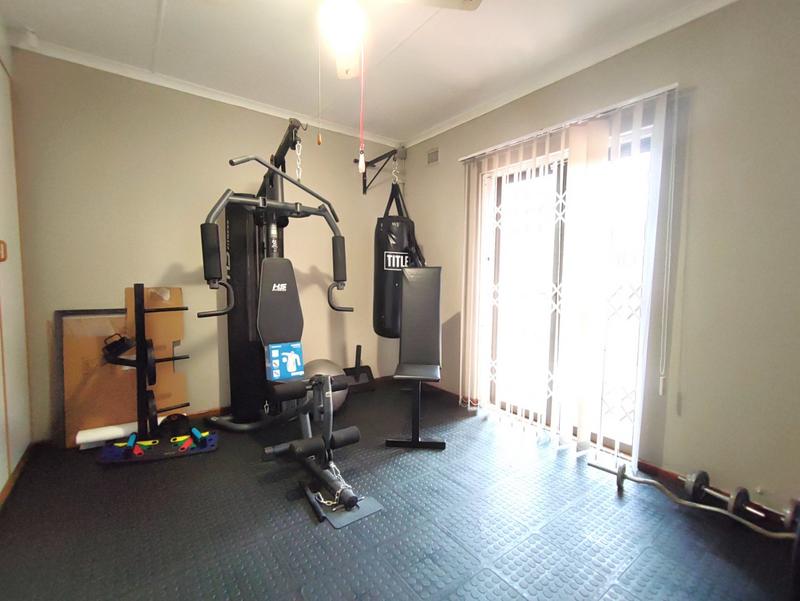 6 Bedroom Property for Sale in Kingston Park KwaZulu-Natal