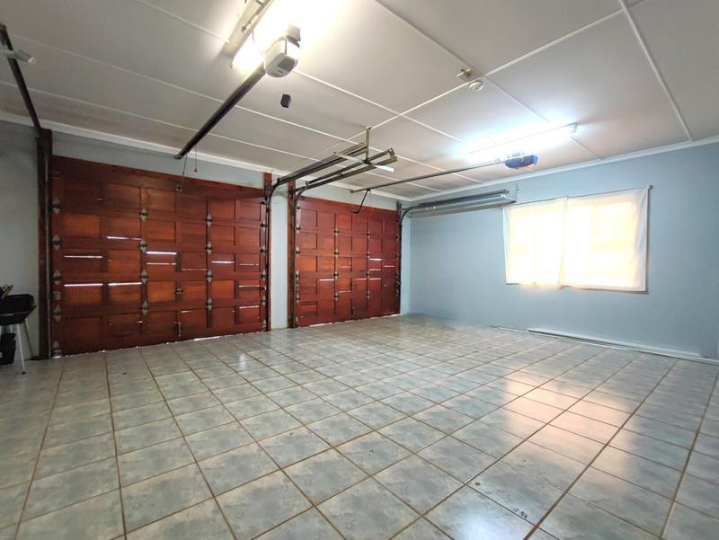 6 Bedroom Property for Sale in Kingston Park KwaZulu-Natal