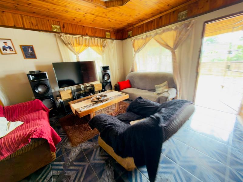 3 Bedroom Property for Sale in Umlazi KwaZulu-Natal