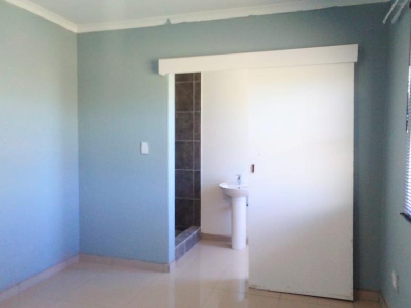 To Let 3 Bedroom Property for Rent in Shakaskraal KwaZulu-Natal