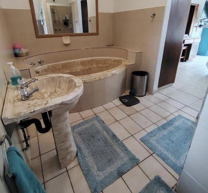 4 Bedroom Property for Sale in Meer En See KwaZulu-Natal