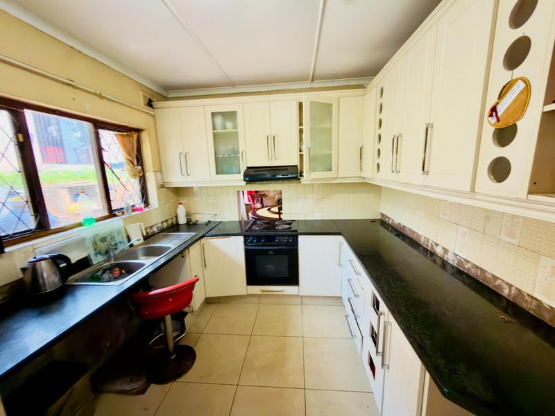 3 Bedroom Property for Sale in Montclair KwaZulu-Natal