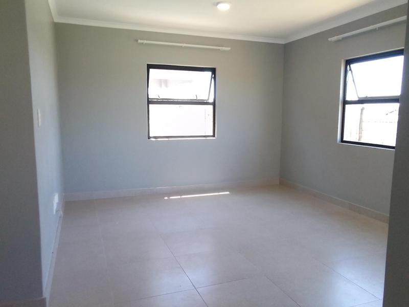 To Let 3 Bedroom Property for Rent in Shakaskraal KwaZulu-Natal