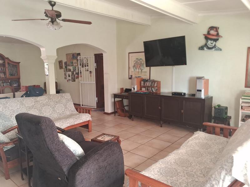 6 Bedroom Property for Sale in Uvongo KwaZulu-Natal