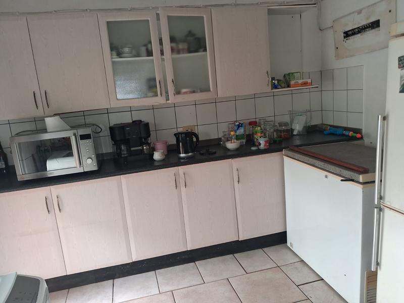 6 Bedroom Property for Sale in Uvongo KwaZulu-Natal