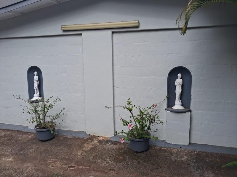 6 Bedroom Property for Sale in Uvongo KwaZulu-Natal